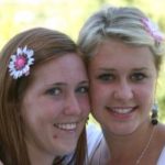 1073188_teenage_girls_with_flowers_in_hair